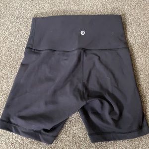Lululemon 6” Align Shorts - Size 6